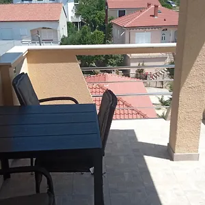 Apartment Frka Petesic, Sali